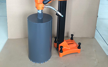 磁力鑽的轉速快慢應該如何進行調整？